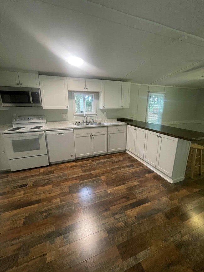 Building Photo - 582 Twin Ponds Rd