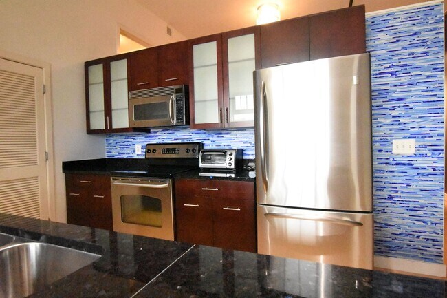 Building Photo - Chic, Contemporary 1 BD 1.5 BA Condo in the Mount Pleasant neighborhood of NW DC!!