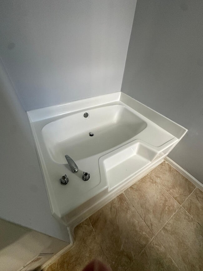 Building Photo - 539 NW 8th Ave