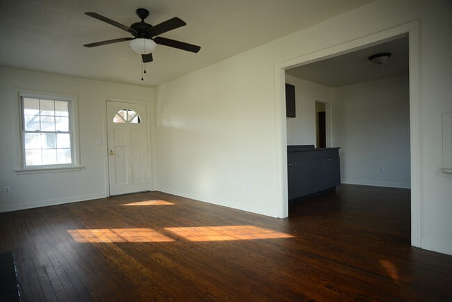 Building Photo - 3305 Pioneer Ave