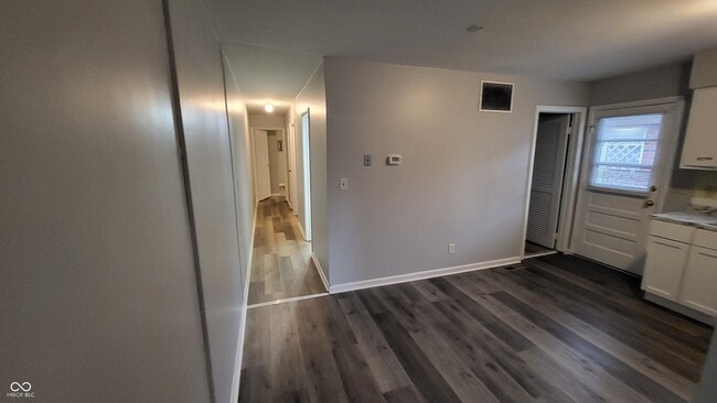 Building Photo - 6203 E 11th St