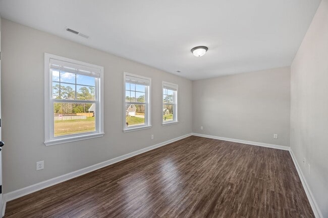 Building Photo - Welcome to Peyton's Lake!