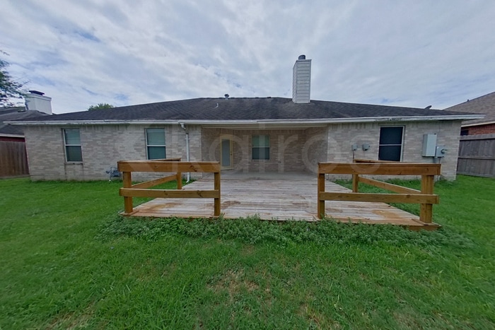 Building Photo - 15334 Guadalupe River Dr