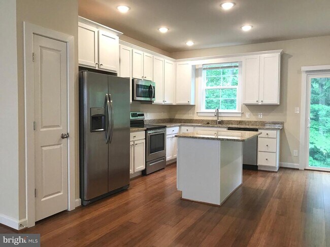 Primary Photo - 80 Andrews Pl