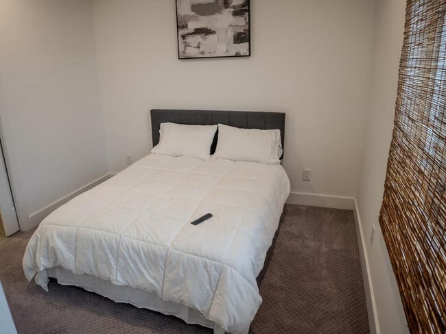 Building Photo - 1680 Memorial Dr SE