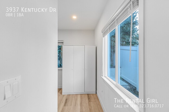 Building Photo - 3937 Kentucky Dr