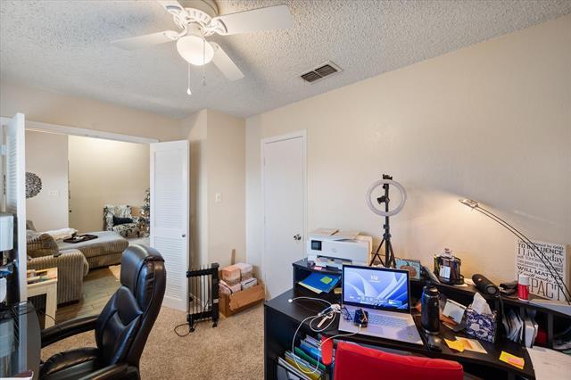 Building Photo - 2920 Hilltop Dr