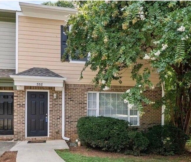 Building Photo - 558 Manning Rd SW