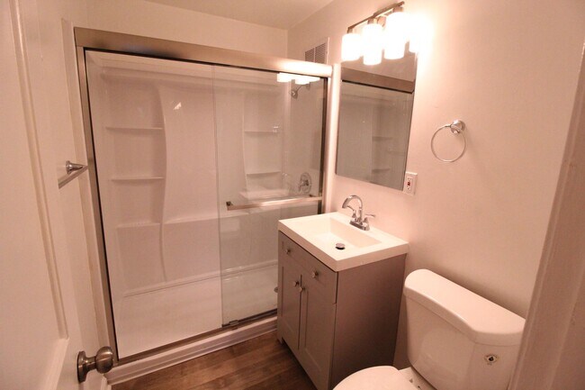 Building Photo - April FREE On This Updated 1 Bedroom 1 Bath Duplex in Navy Hill Area in Olathe