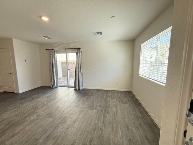 Building Photo - Modern Townhome Near Lone Mountain | Gated & Pool