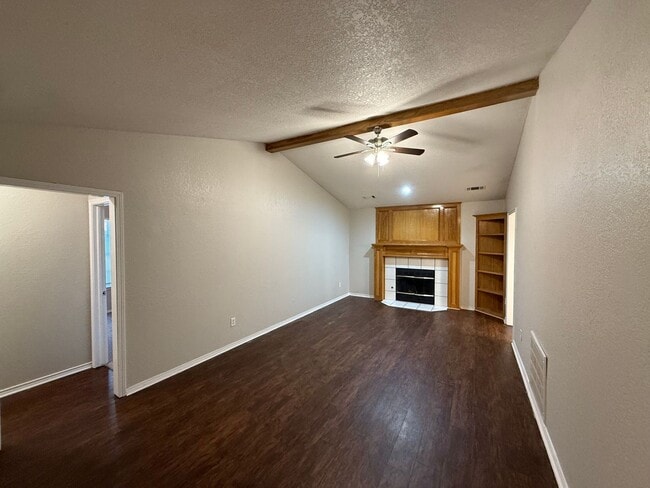 Building Photo - Charming 3 Bedroom Home in Mustang School District