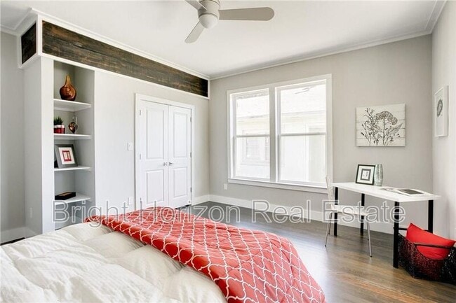 Building Photo - 1821 W 10th St