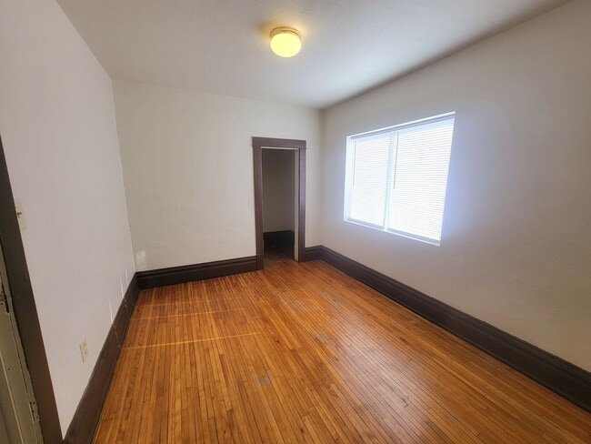 Building Photo - 410 Congress St