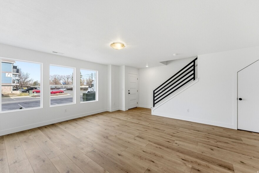 Building Photo - 138 E Chambord Ct