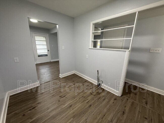 Building Photo - 2101 W Fairmount Ave