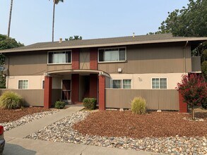 Building Photo - 741 Alamo Dr