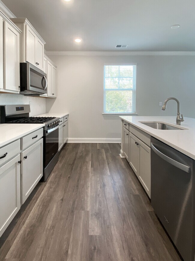 Building Photo - 6015 Forest Dell Ct