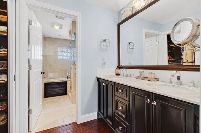 Building Photo - 7076 Middlebury Dr