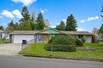 Building Photo - Charming Single-Story Retreat in a Quiet Kent Neighborhood!