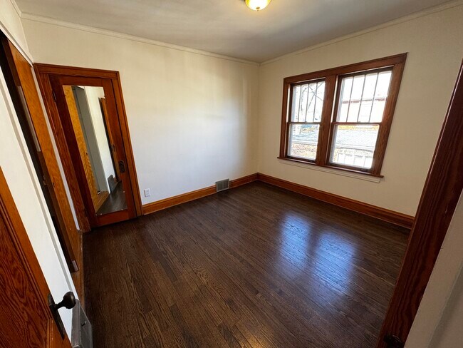 Building Photo - 115 N Myrtle Ave