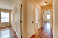 Building Photo - Tulsa Beauty Available Beginning of Januar...