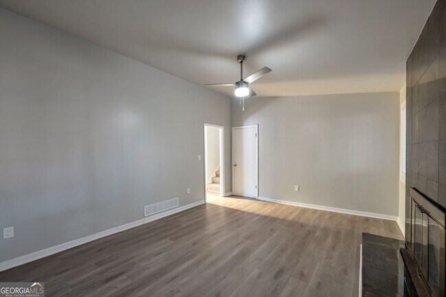 Building Photo - 1870 Sandgate Cir SW