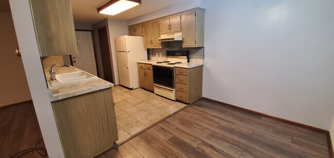 Building Photo - 3762 Mount Vernon Plz