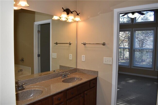 Building Photo - 2320 Harvest Ridge Cir NE