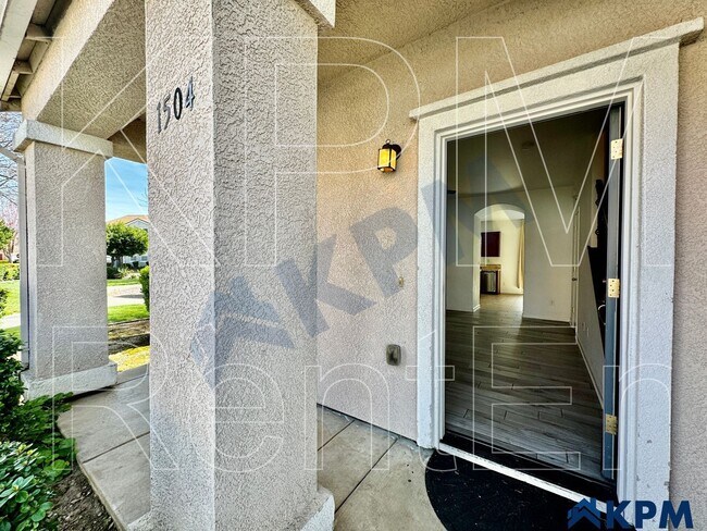 Building Photo - 1504 Cat Tail Dr