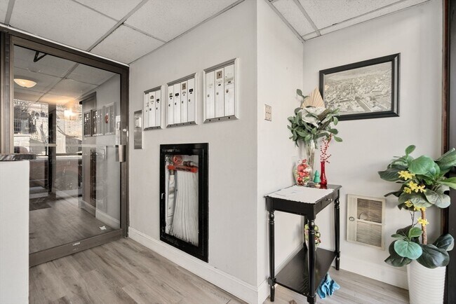 Building Photo - 286 Fenno St