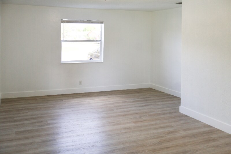 Building Photo - 1548 NW 52nd Ave