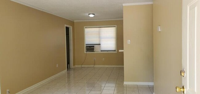 Building Photo - 4678 Royal Ridge Dr