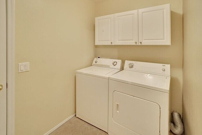 Building Photo - 98 E Futurity Pl