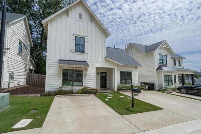 Building Photo - 1504 Cottage Grv