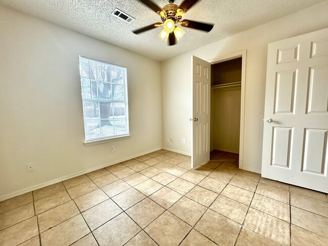 Building Photo - Elkins! 3 bed 2 bath with a huge fenced back yard