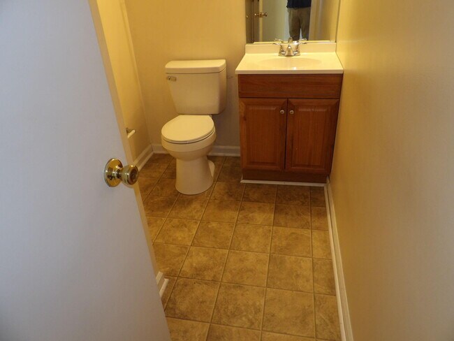 Building Photo - 65 Ashwood Ct