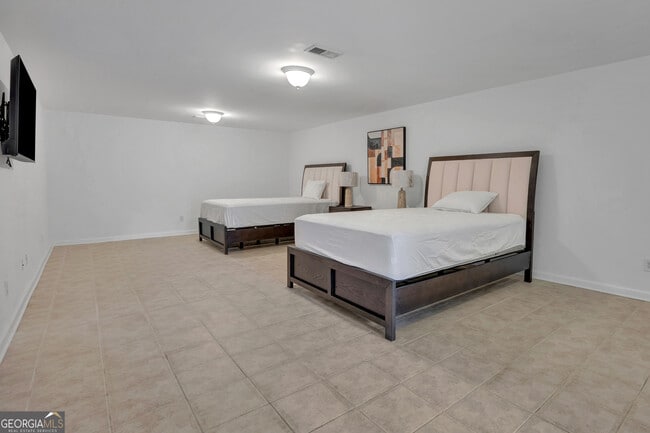 Building Photo - 3442 Skyland Dr