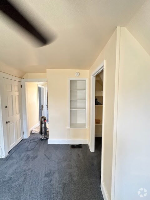 Building Photo - 921 Woodland Ave