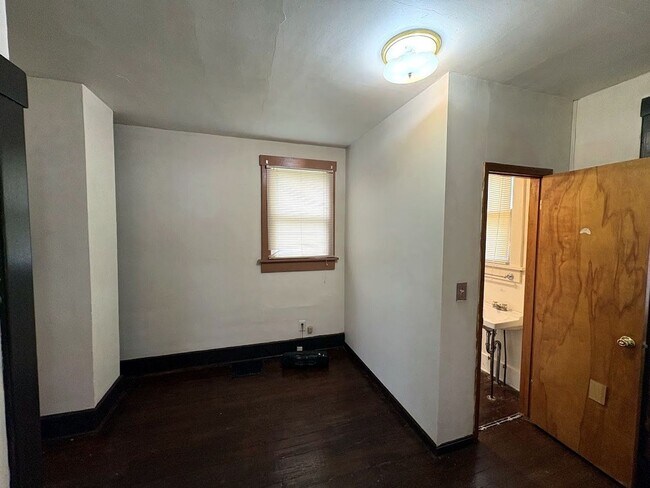 Building Photo - 1705 Bechel Pl NW