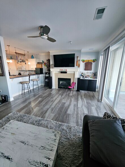 Building Photo - 230 Plaza Gardens Ct