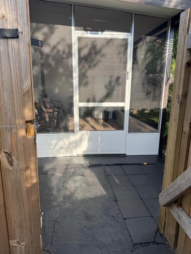 Building Photo - 582 E 18th St