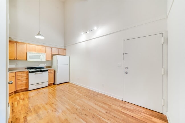 Primary Photo - 716 Madison St