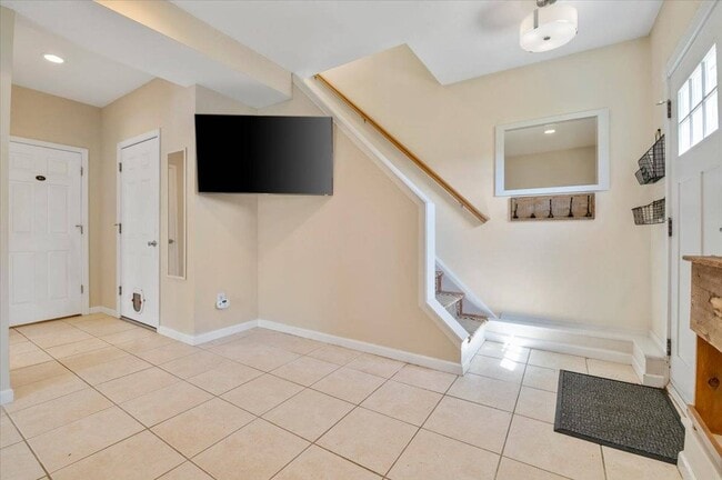 Building Photo - 25 A Gardners Ln