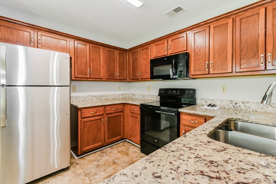Building Photo - 4258 Ravenwood Dr N