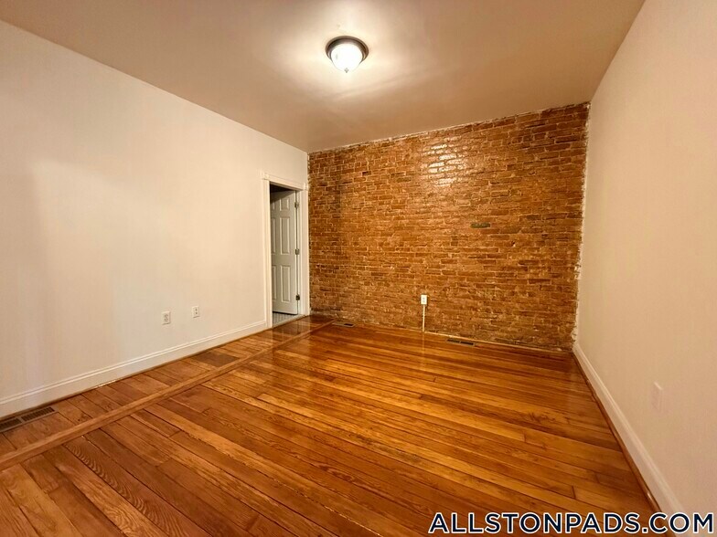 Building Photo - 35 Adamson St