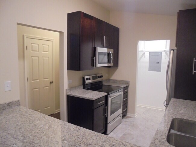 Building Photo - 1334 Cunat Ct