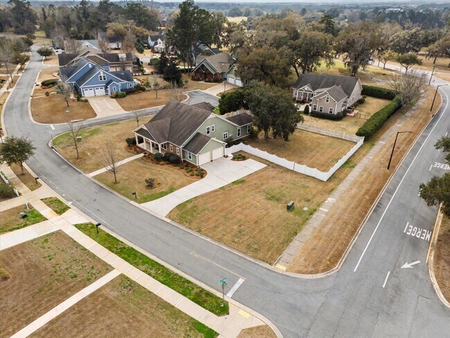 Building Photo - 3078 Dickinson Dr