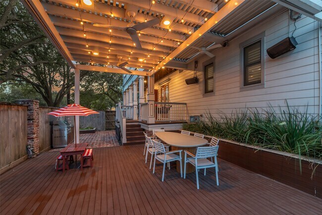 Building Photo - 340 W 17th St