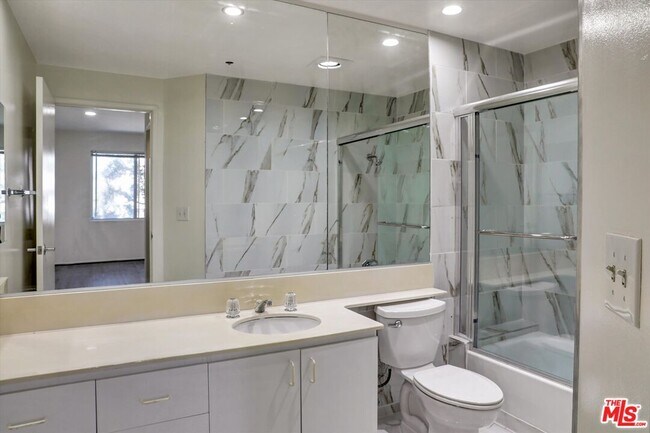 Building Photo - 10600 Wilshire Blvd