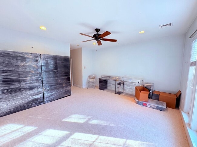 Building Photo - POTOMAC CLUB - TOWNHOUSE CONDO